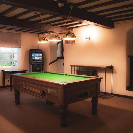 The Lion Hotel Llansantffraid-ym-Mechain ภายนอก รูปภาพ