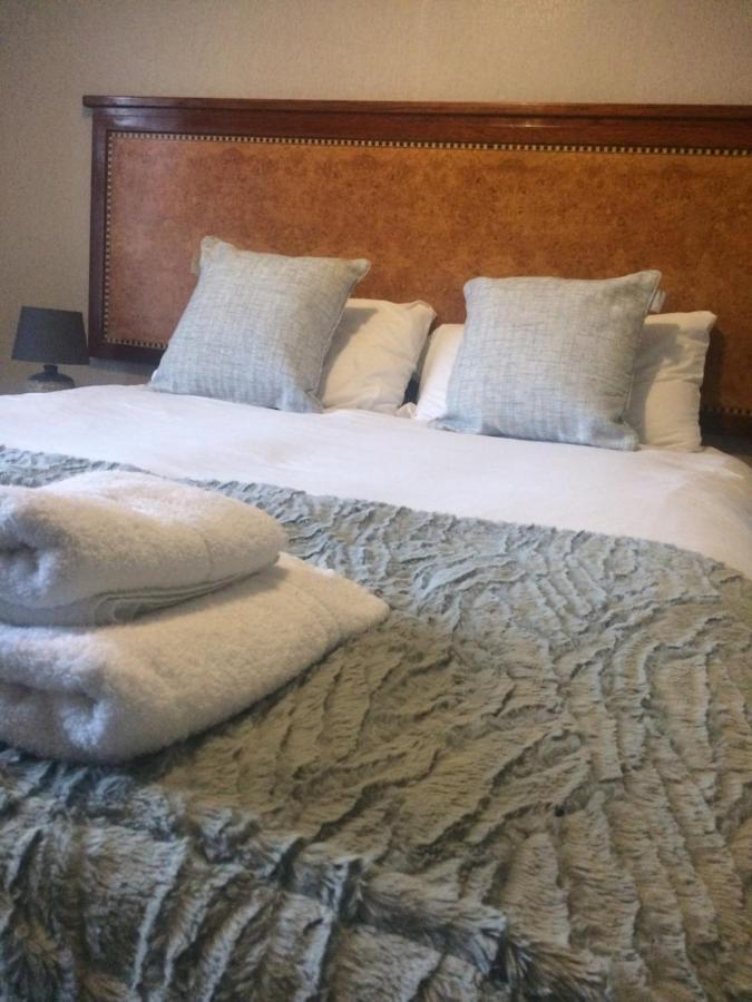 The Lion Hotel Llansantffraid-ym-Mechain ภายนอก รูปภาพ
