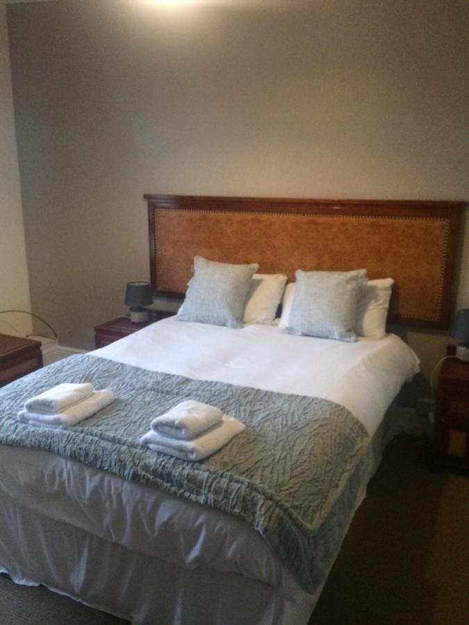 The Lion Hotel Llansantffraid-ym-Mechain ภายนอก รูปภาพ