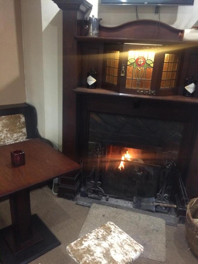 The Lion Hotel Llansantffraid-ym-Mechain ภายนอก รูปภาพ