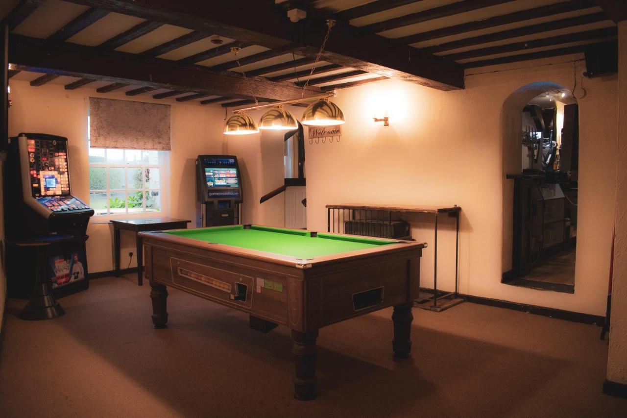 The Lion Hotel Llansantffraid-ym-Mechain ภายนอก รูปภาพ